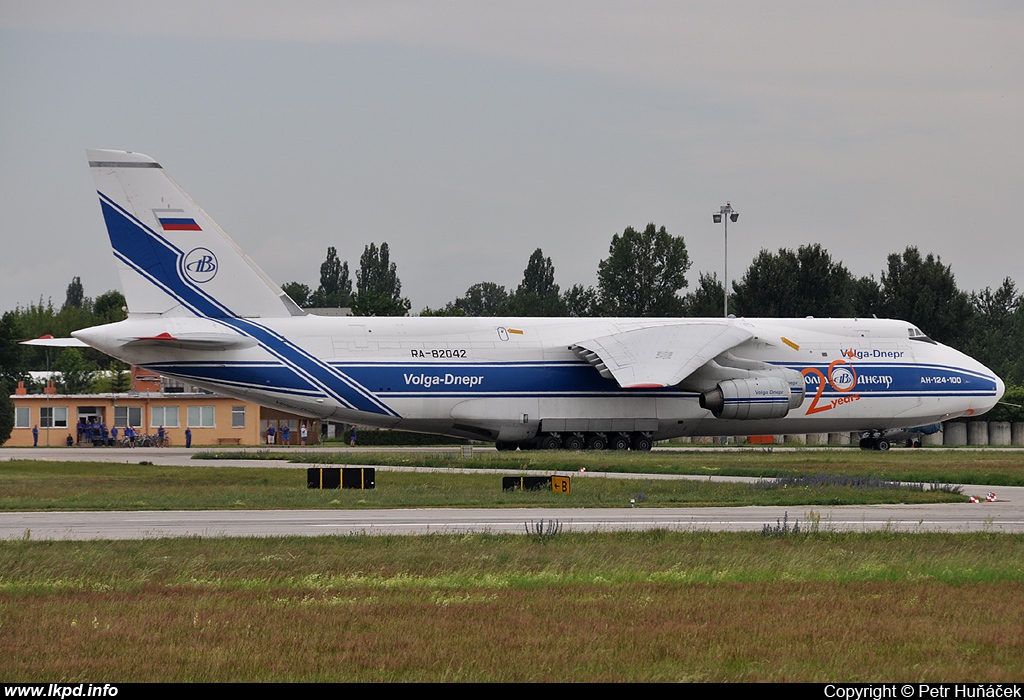 Volga-Dnepr Airlines – Antonov AN-124-100 RA-82042