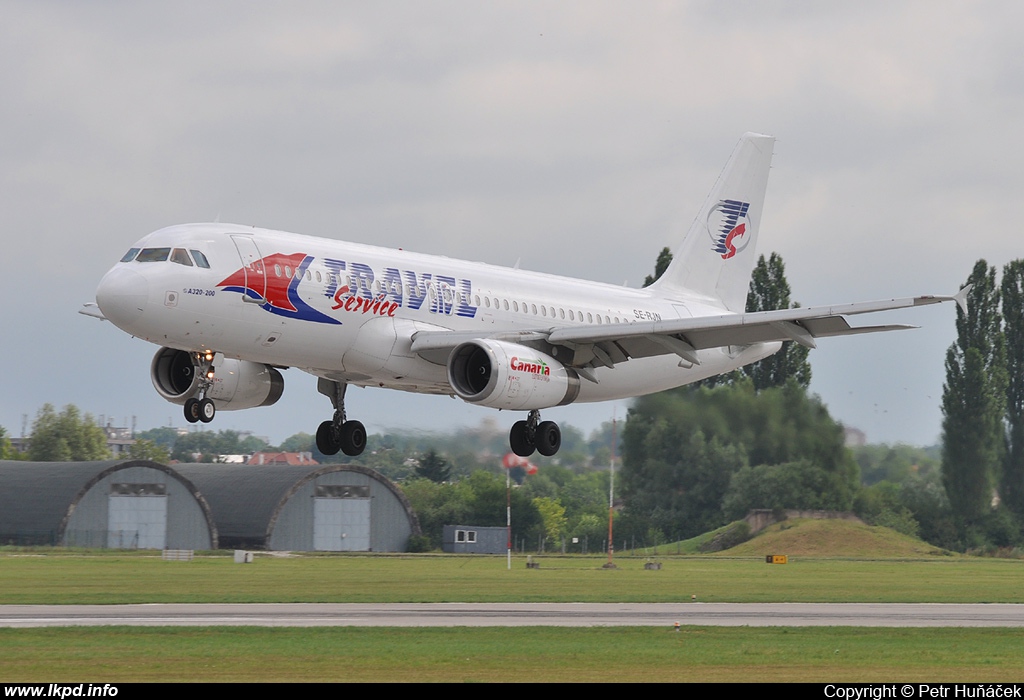 Travel Service – Airbus A320-231 SE-RJN