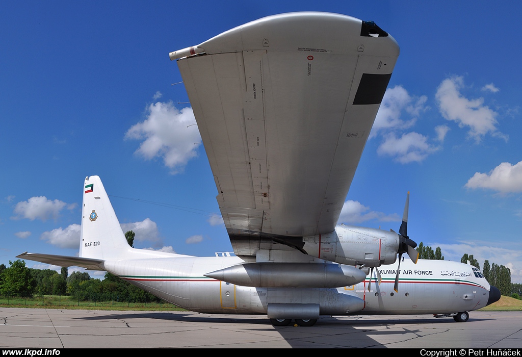 Kuwait Air Force – Lockheed L-100-30 Hercules KAF323