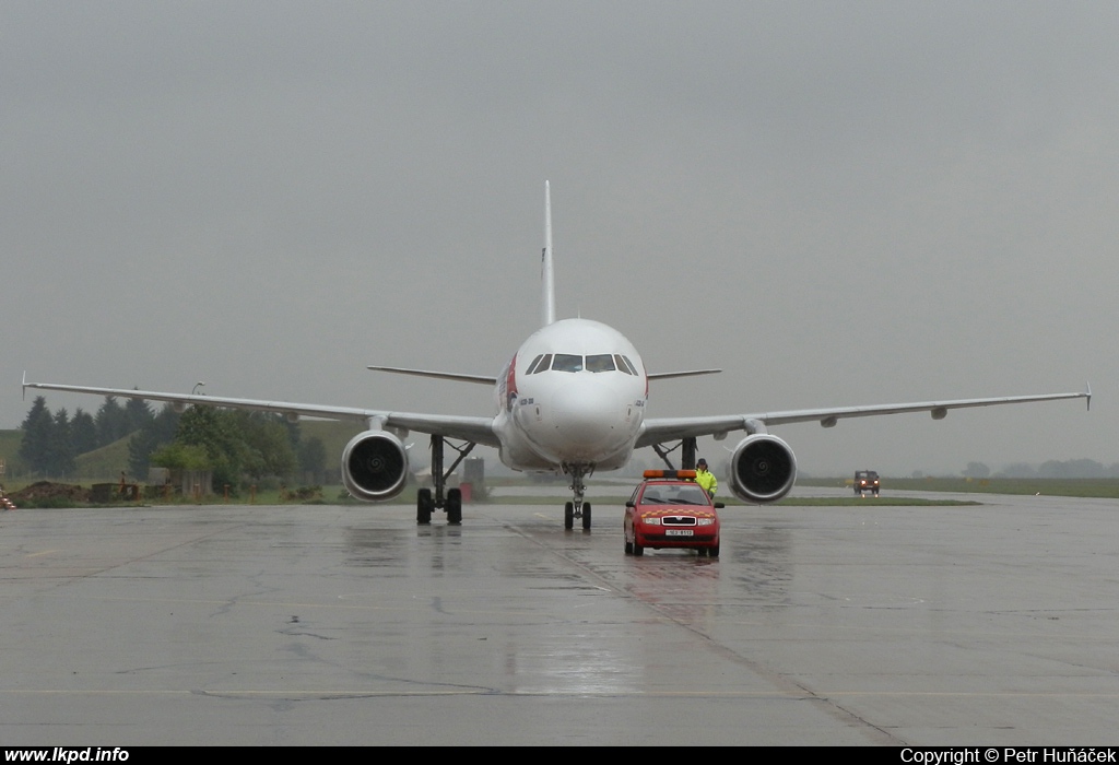 Travel Service – Airbus A320-231 SE-RJN