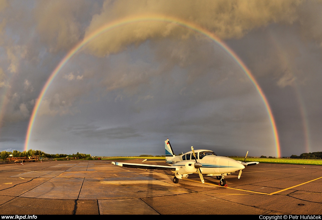 Queen Air – Piper PA-23-250 Aztec F OK-HKS