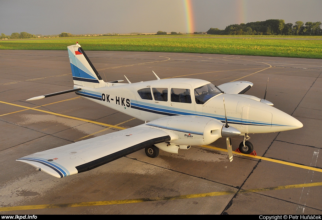 Queen Air – Piper PA-23-250 Aztec F OK-HKS