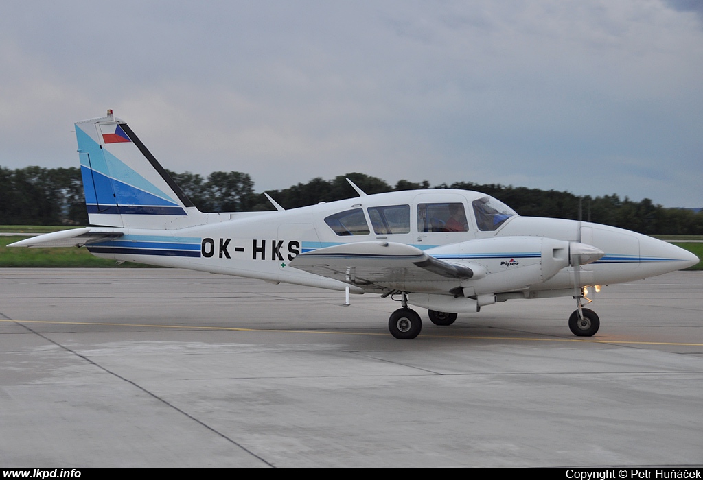 Queen Air – Piper PA-23-250 Aztec F OK-HKS