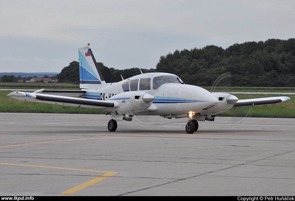 Queen Air – Piper PA-23-250 Aztec F OK-HKS