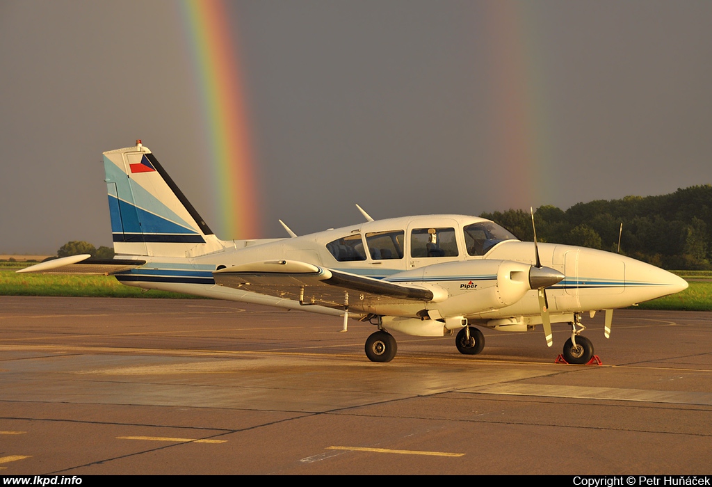 Queen Air – Piper PA-23-250 Aztec F OK-HKS