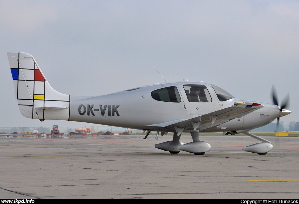 CTR Group – Cirrus SR22 T OK-VIK