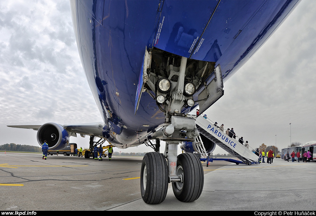 Transaero Airlines – Boeing B767-3P6/ER EI-UNB