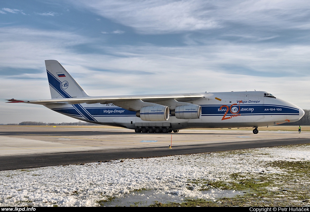 Volga-Dnepr Airlines – Antonov AN-124-100 RA-82044