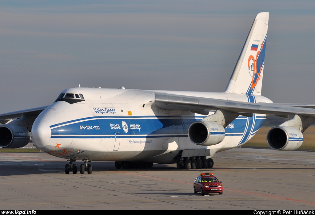 Volga-Dnepr Airlines – Antonov AN-124-100 RA-82044