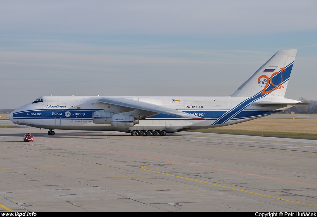 Volga-Dnepr Airlines – Antonov AN-124-100 RA-82044