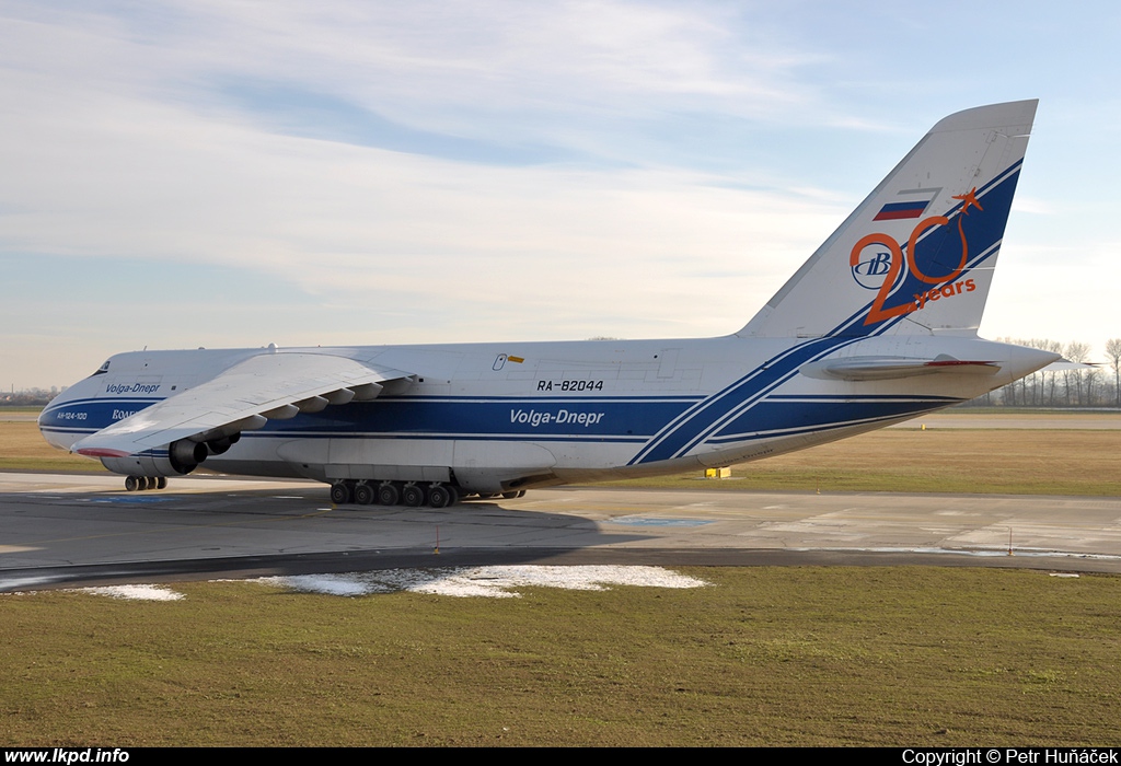 Volga-Dnepr Airlines – Antonov AN-124-100 RA-82044