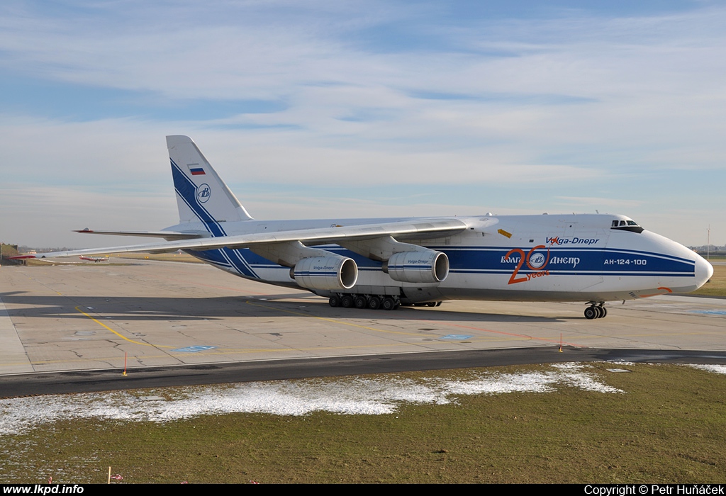 Volga-Dnepr Airlines – Antonov AN-124-100 RA-82044