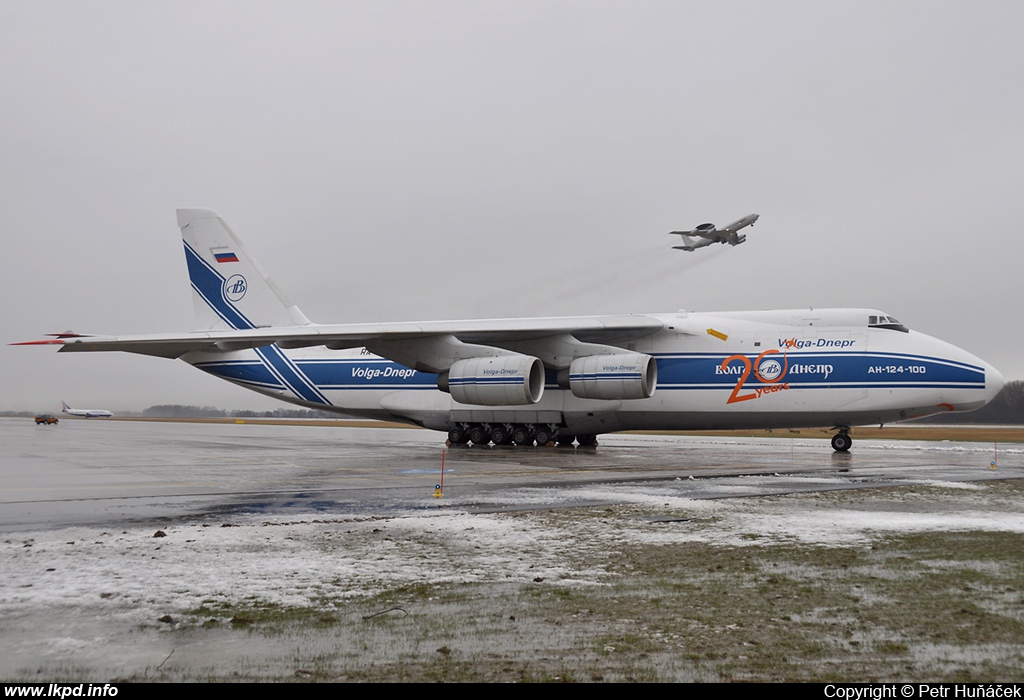 Volga-Dnepr Airlines – Antonov AN-124-100 RA-82044