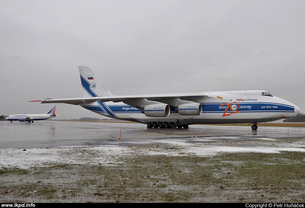 Volga-Dnepr Airlines – Antonov AN-124-100 RA-82044