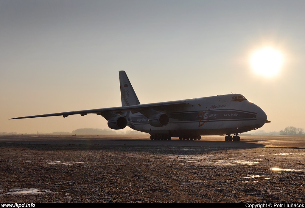 Volga-Dnepr Airlines – Antonov AN-124-100 RA-82081