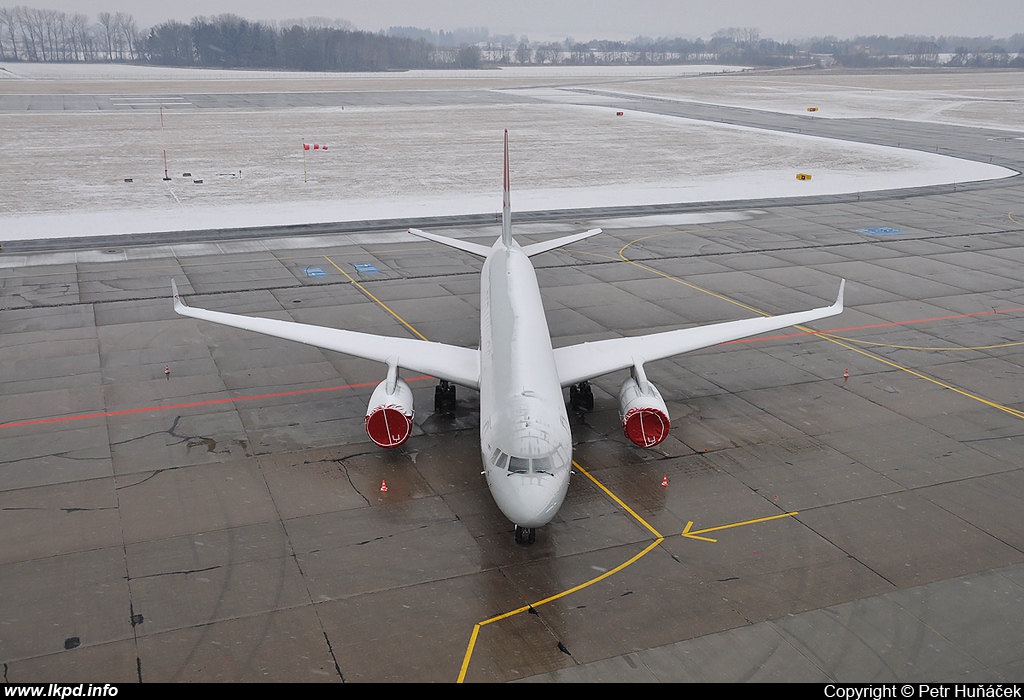 Red Wings – Tupolev TU-204-100V RA-64050