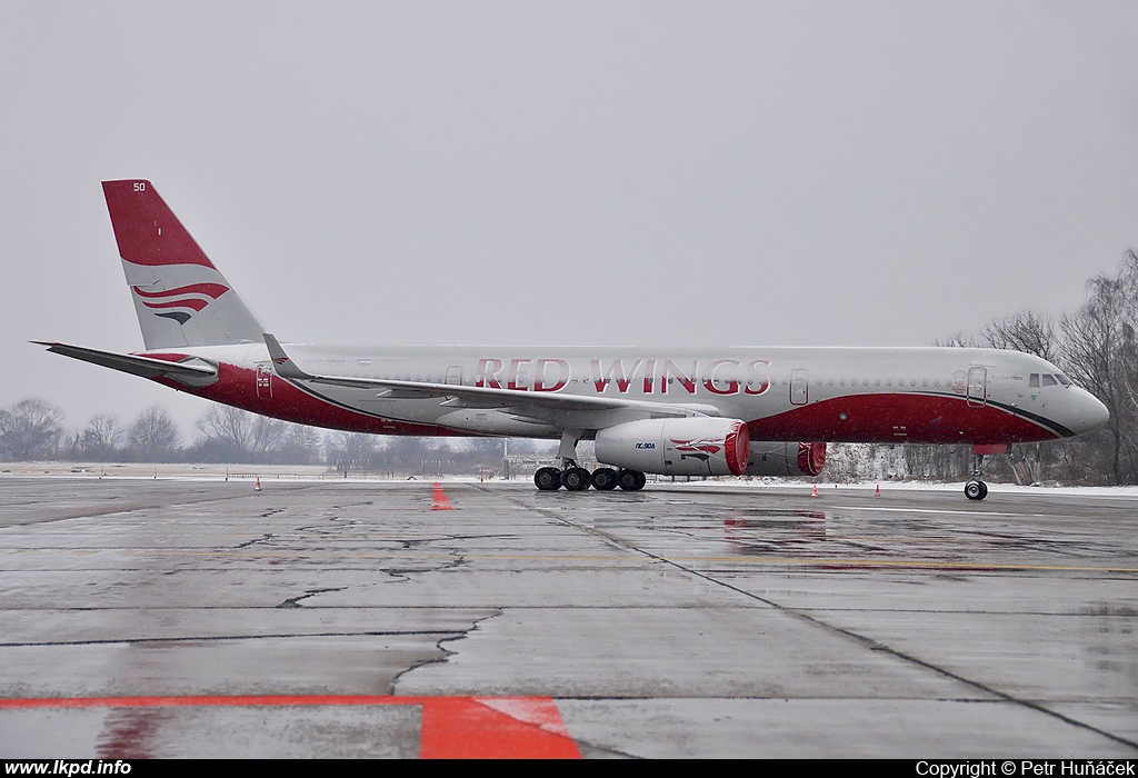 Red Wings – Tupolev TU-204-100V RA-64050