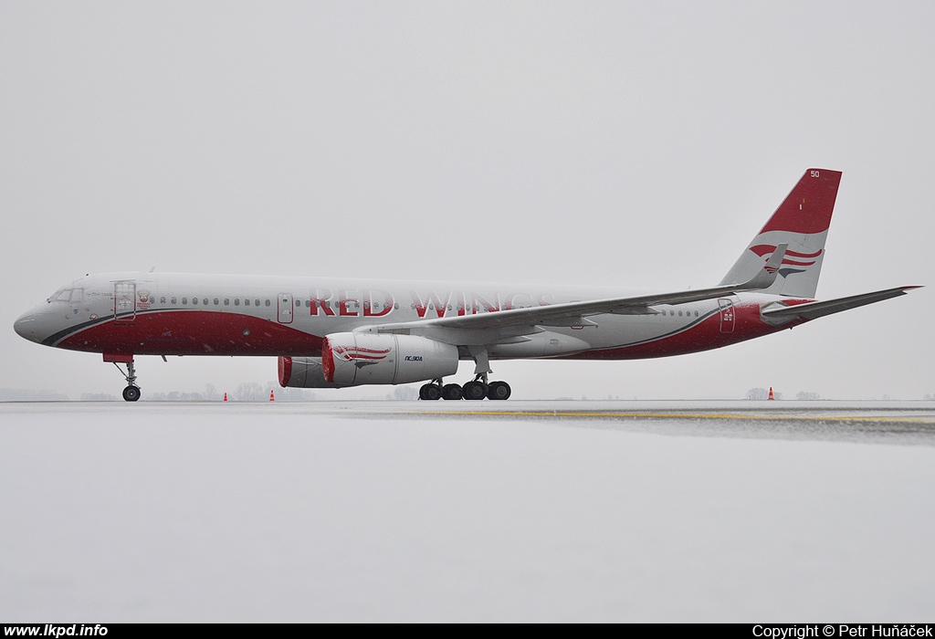 Red Wings – Tupolev TU-204-100V RA-64050