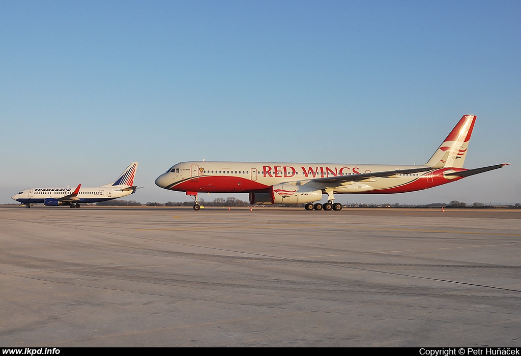 Red Wings – Tupolev TU-204-100V RA-64050