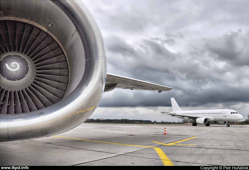 Transaero Airlines – Boeing B737-4S3 EI-DDK