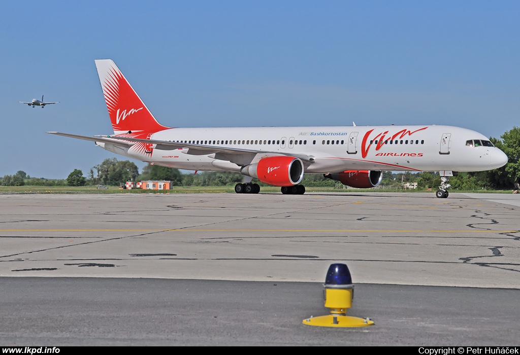 VIM Airlines – Boeing B757-230 RA-73011