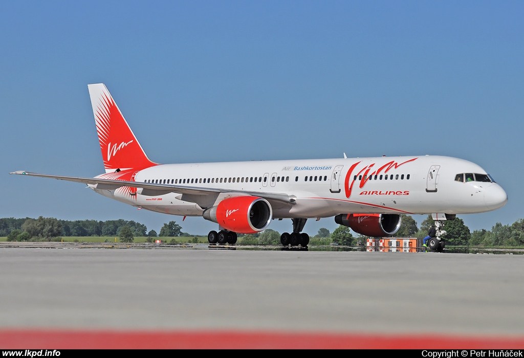 VIM Airlines – Boeing B757-230 RA-73011