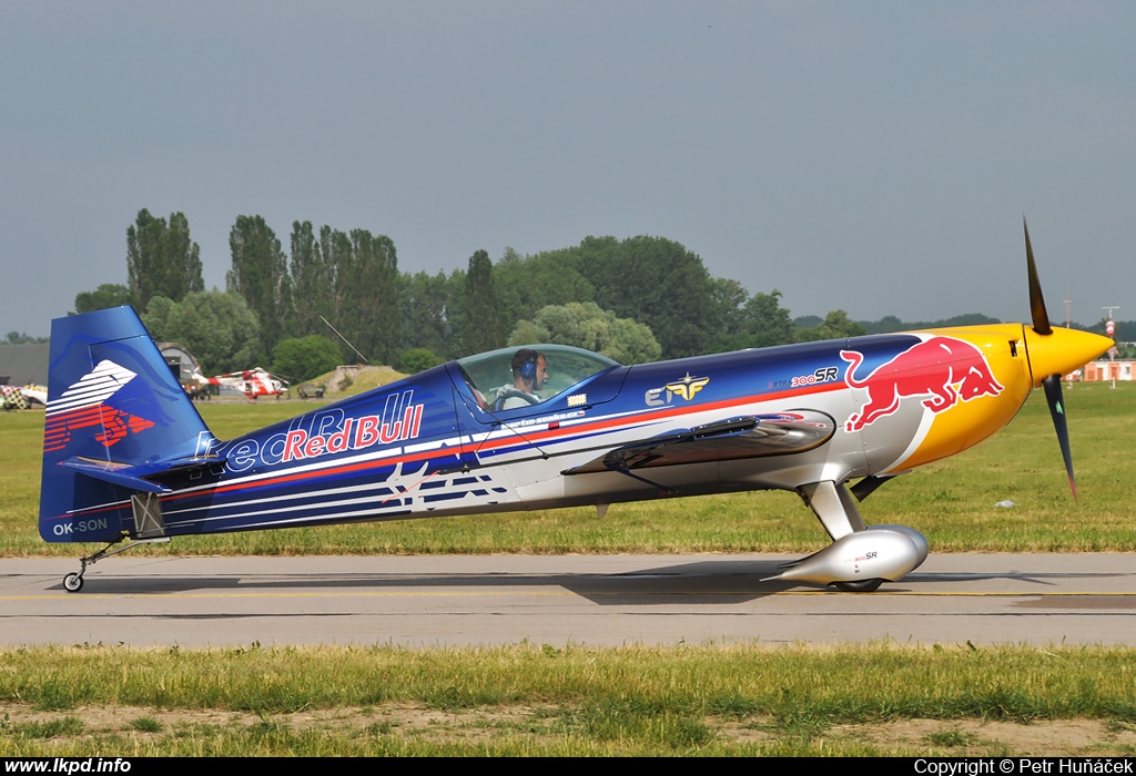 The Flying Bulls – Extra EA-300SR OK-SON