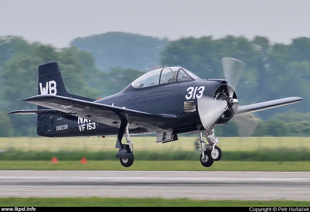 Private/Soukrom – North American T-28D Trojan N313WB