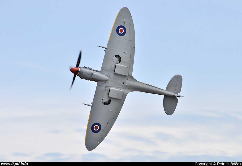 Private/Soukrom – Supermarine 361 Spitfire LF16E G-MXVI