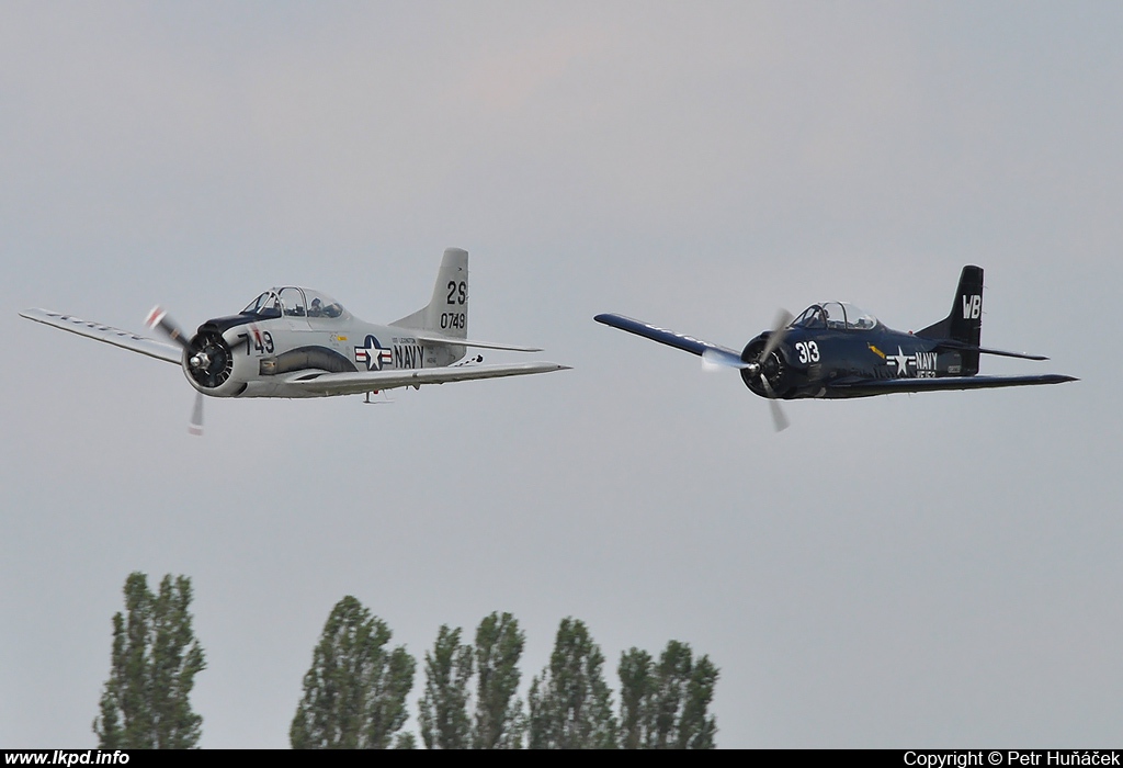 Private/Soukrom – North American T-28C Trojan N2800M