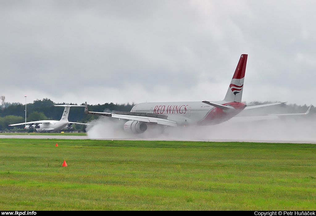 Red Wings – Tupolev TU-204-100V RA-64049