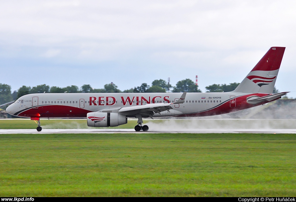 Red Wings – Tupolev TU-204-100V RA-64049