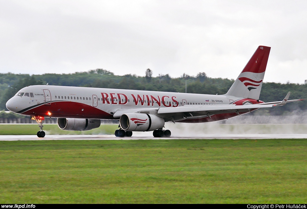 Red Wings – Tupolev TU-204-100V RA-64049