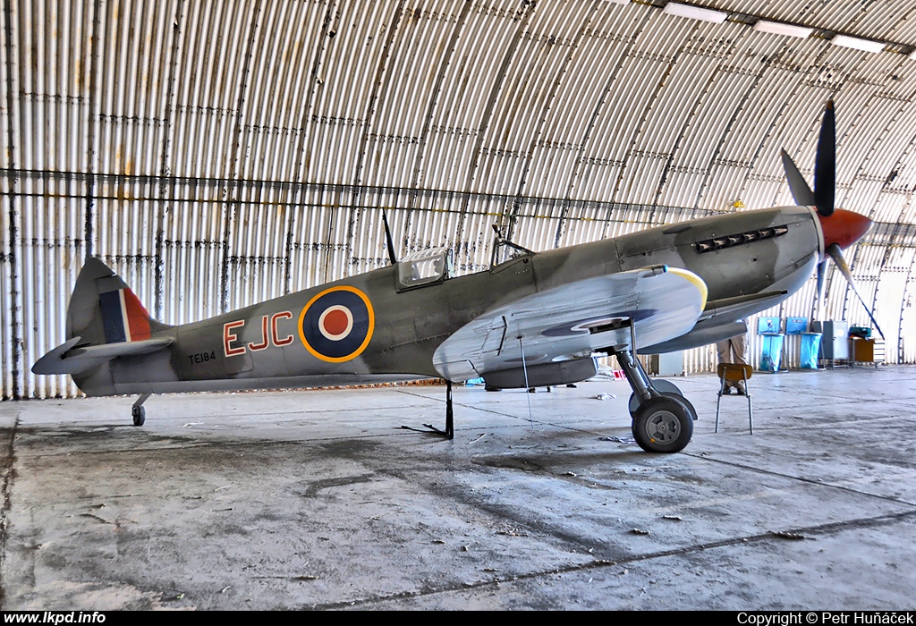 Private/Soukrom – Supermarine 361 Spitfire LF16E G-MXVI