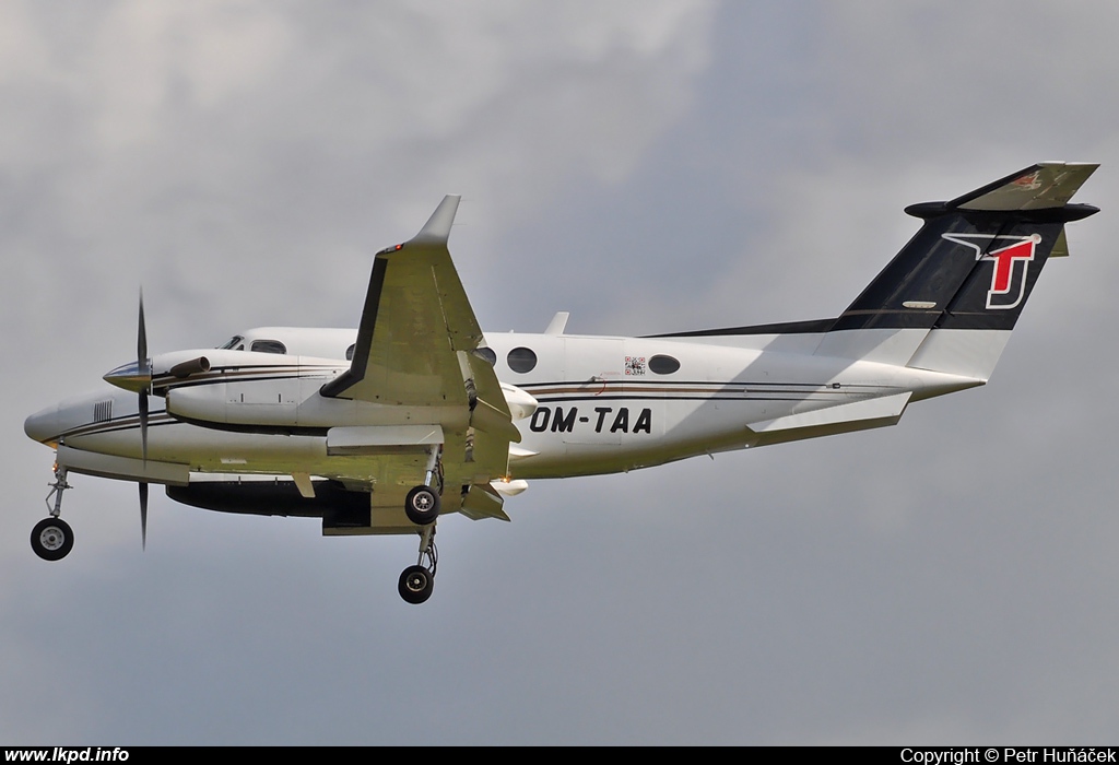 Tatra Jet – Beech 200 OM-TAA