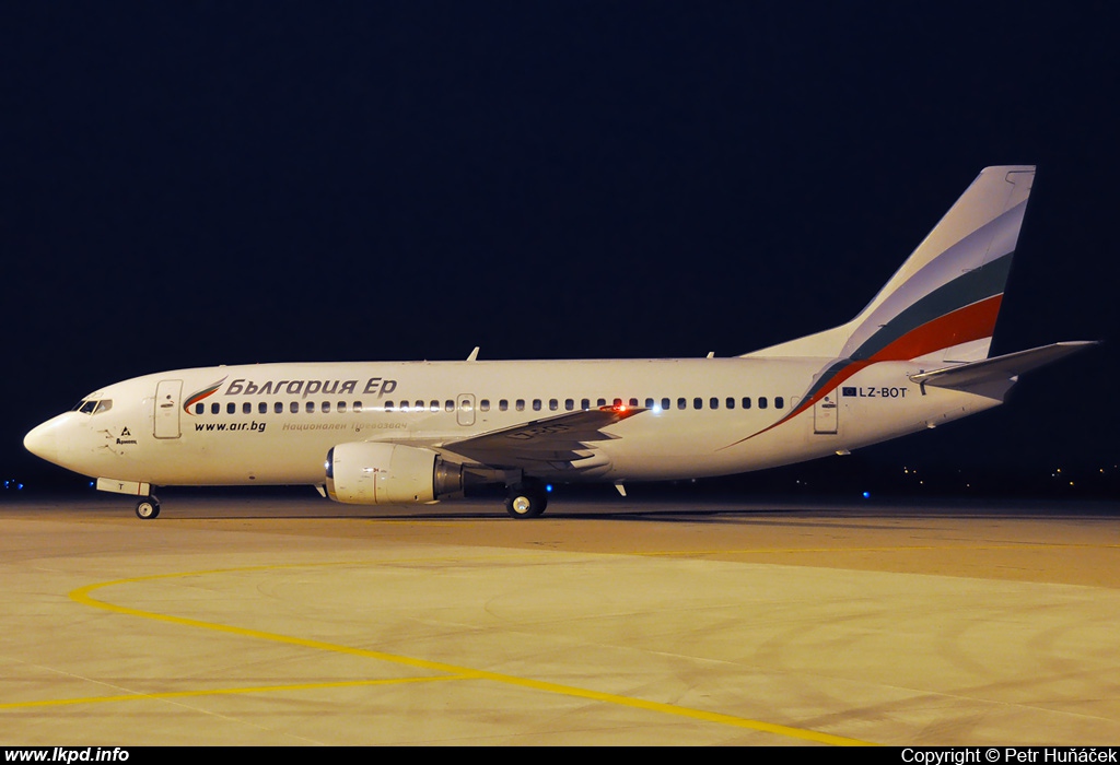 Bulgaria Air – Boeing B737-322 LZ-BOT