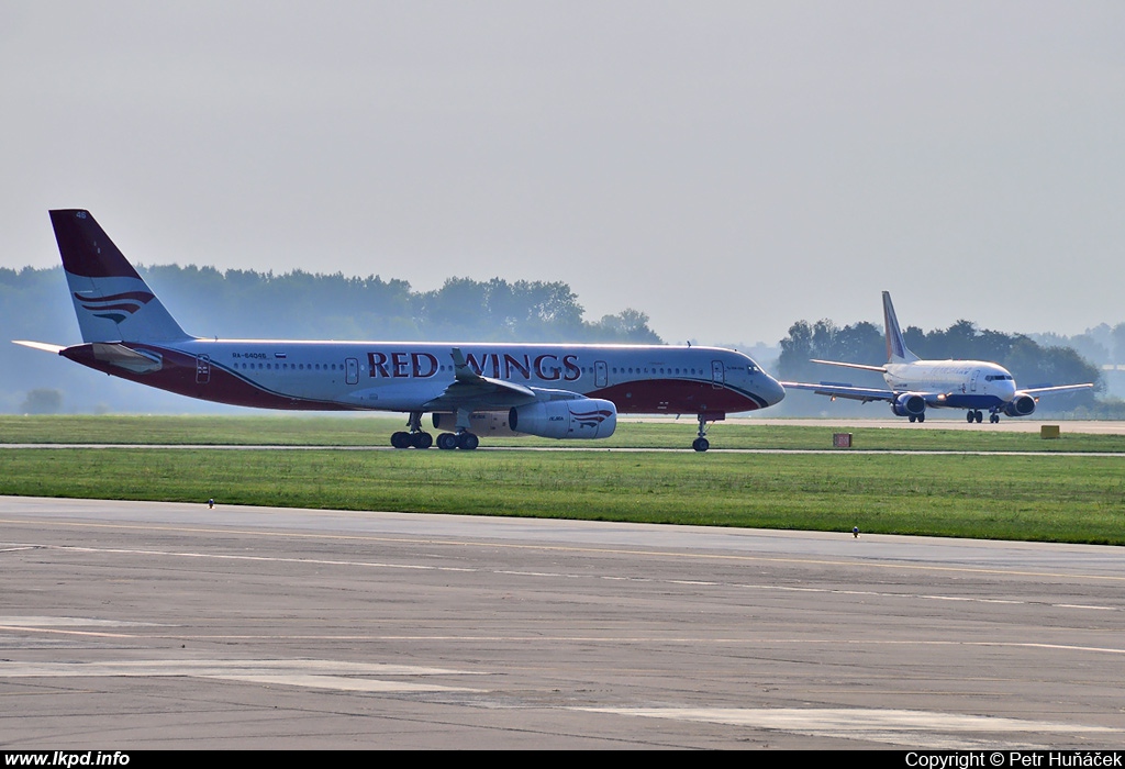 Red Wings – Tupolev TU-204-100V RA-64046