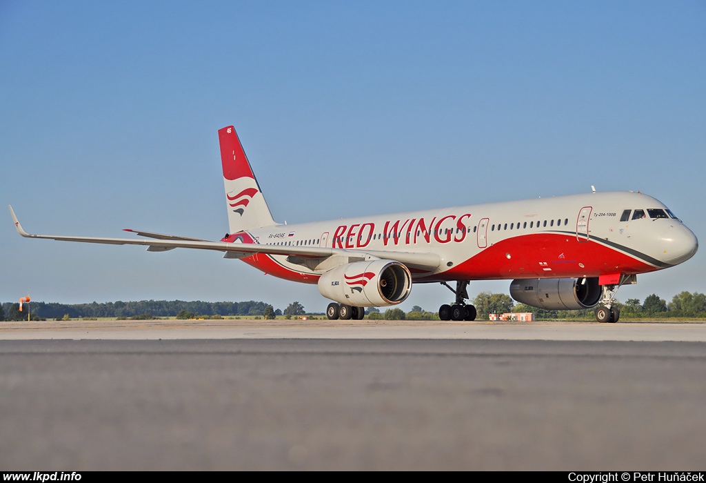 Red Wings – Tupolev TU-204-100V RA-64046