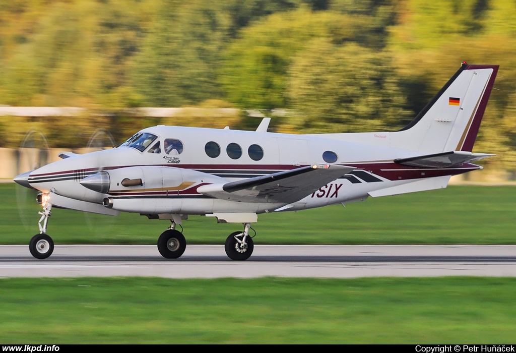 Gullwing Aviation – Beech C-90B D-ISIX