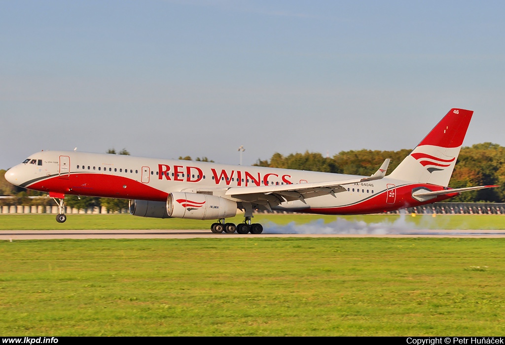 Red Wings – Tupolev TU-204-100V RA-64046