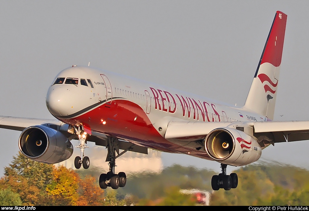 Red Wings – Tupolev TU-204-100V RA-64046