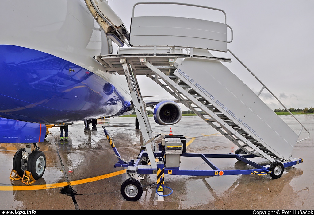 Transaero Airlines – Boeing B737-86R EI-RUC