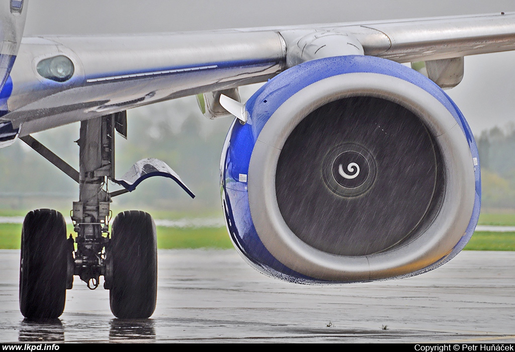 Transaero Airlines – Boeing B737-86R EI-RUC