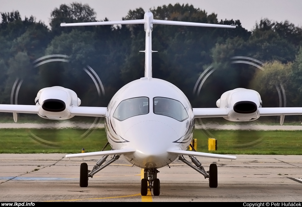 Icarus Aviation – Piaggio P-180 Avanti II OK-PIA