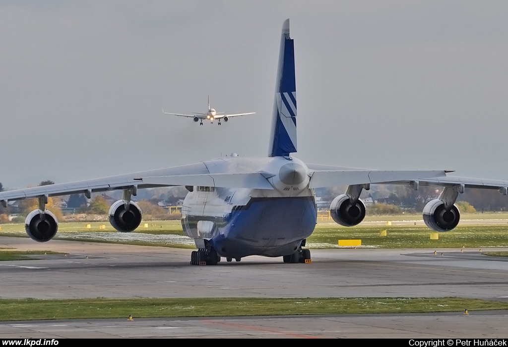 Polet Airlines – Antonov AN-124-100 RA-82068