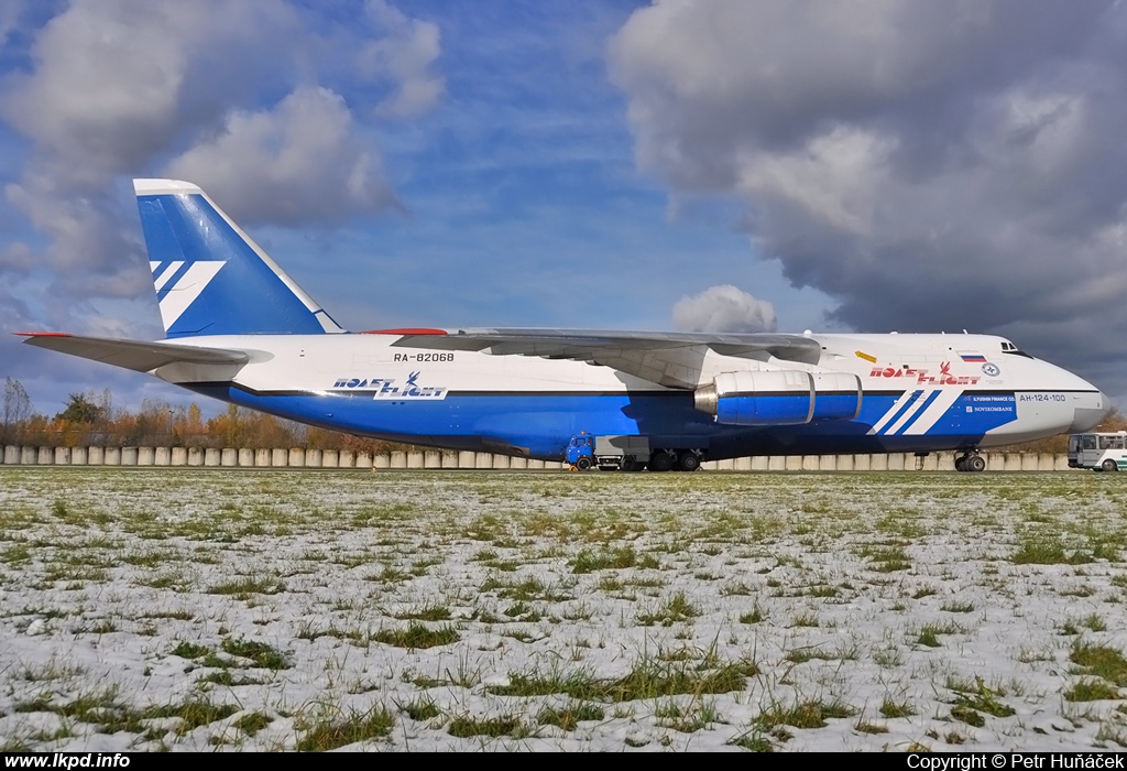 Polet Airlines – Antonov AN-124-100 RA-82068