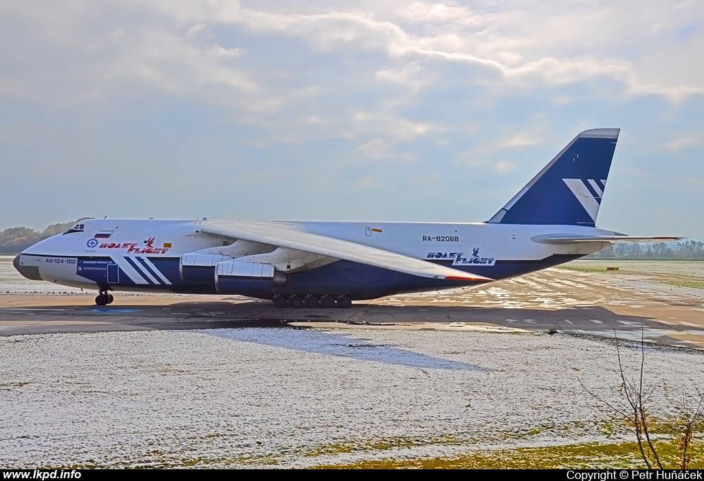 Polet Airlines – Antonov AN-124-100 RA-82068