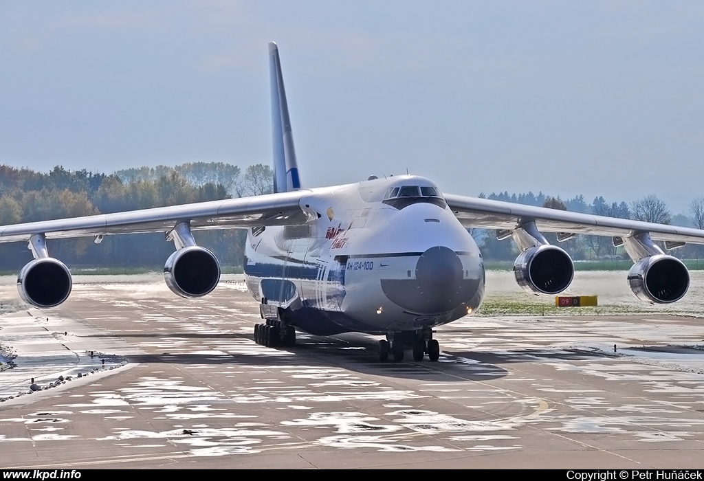 Polet Airlines – Antonov AN-124-100 RA-82068