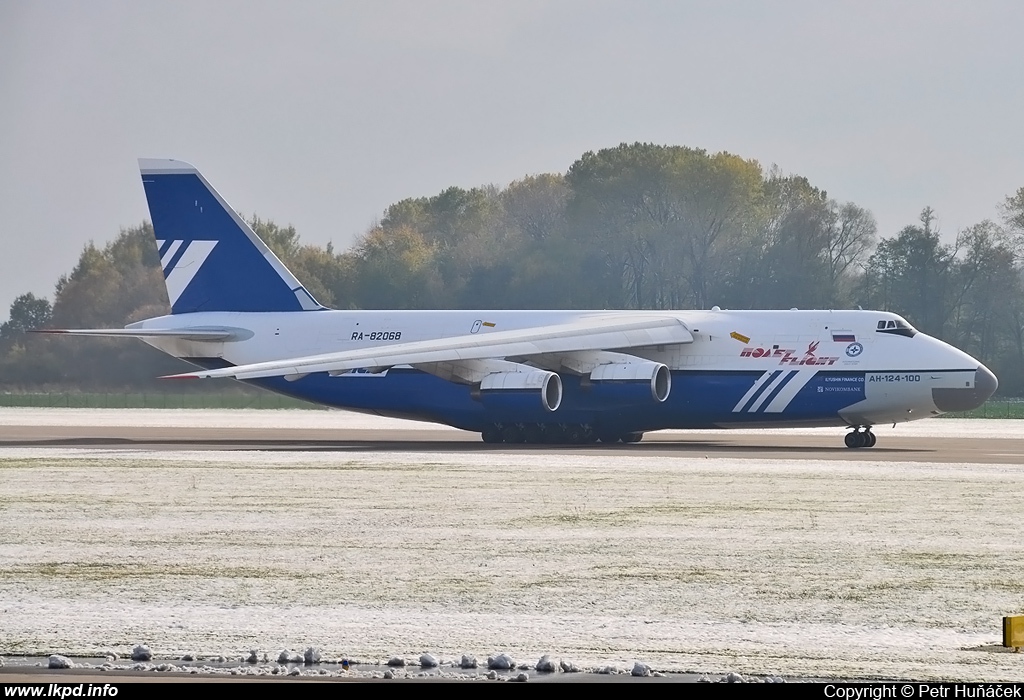 Polet Airlines – Antonov AN-124-100 RA-82068