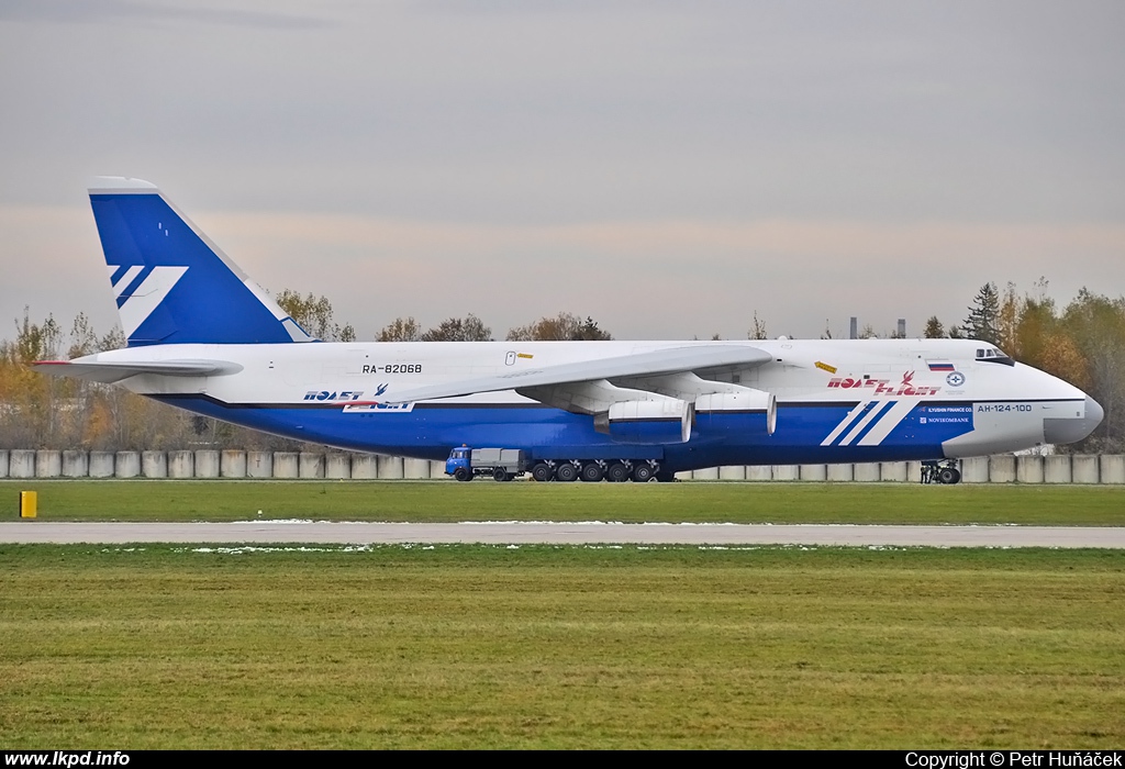 Polet Airlines – Antonov AN-124-100 RA-82068